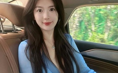 丞相坐着龙椅皇上在一旁站着